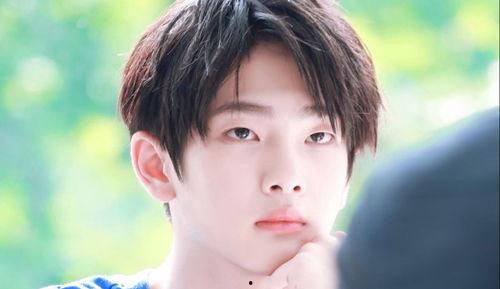 娱乐吃瓜君和七七谁赢了,七七与娱乐吃瓜君的巅峰对决，究竟谁才是赢家？