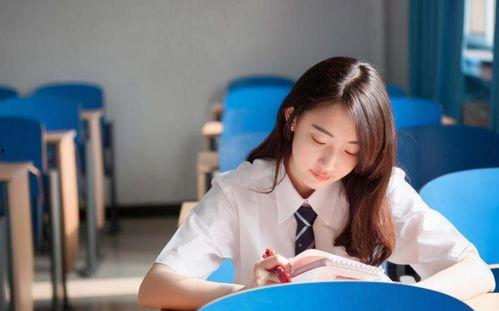 娱乐吃瓜酱刚毕业的大学生,娱乐吃瓜酱的毕业大学生活剪影